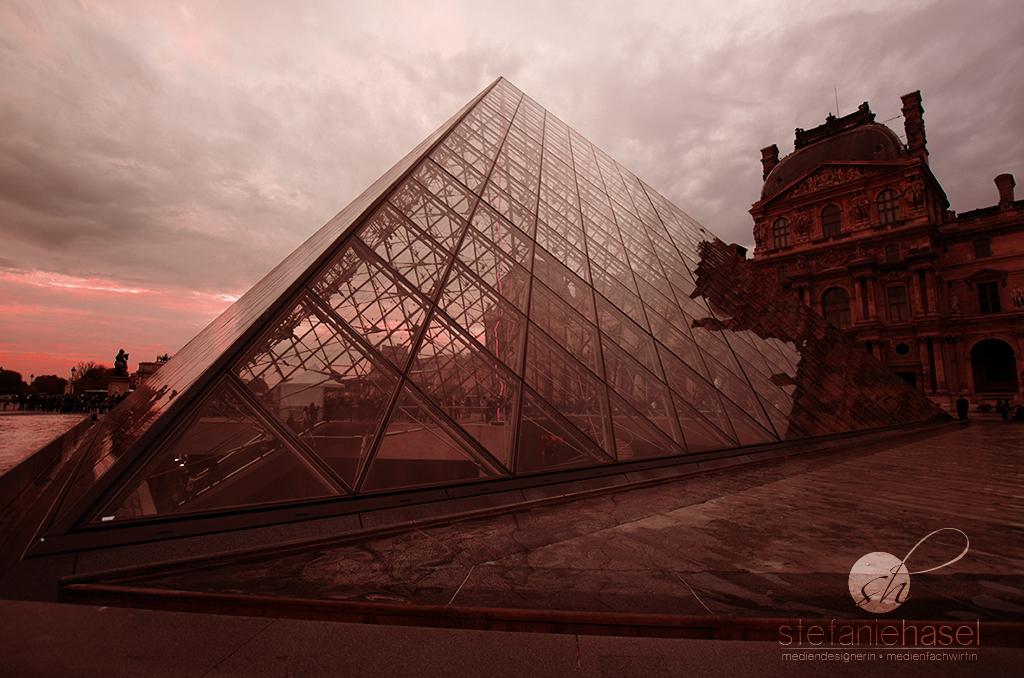 Glaspyramide beim Louvre